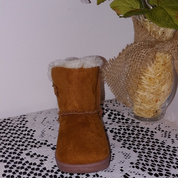 NWT girls infant toddler boots soft fuzzy - Picture 3 of 5